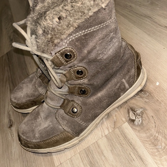 Sorel Black and Cream Fur-Lined Boots - Picture 3 of 8